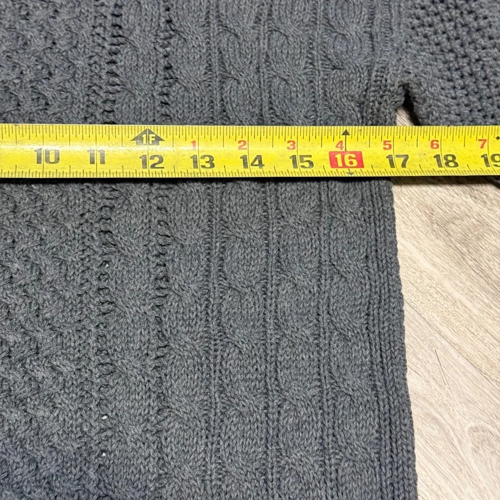 Mossimo Supply Co. Gray Cable Knit Sweater Long Sleeve Crew Neck Size M‎